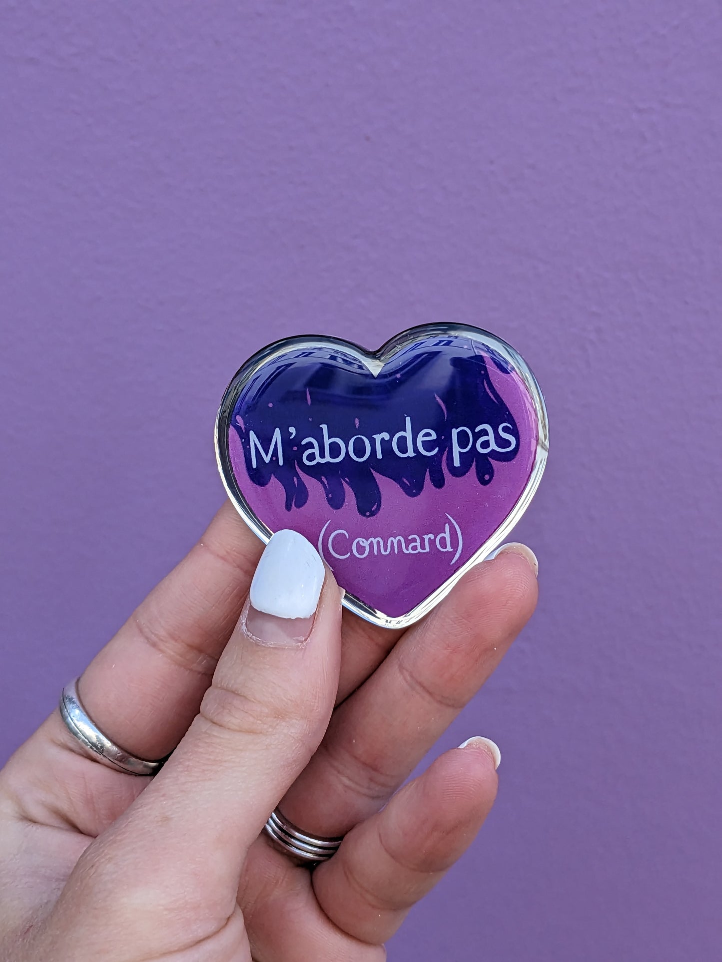 Pin's M'aborde pas (Connard)